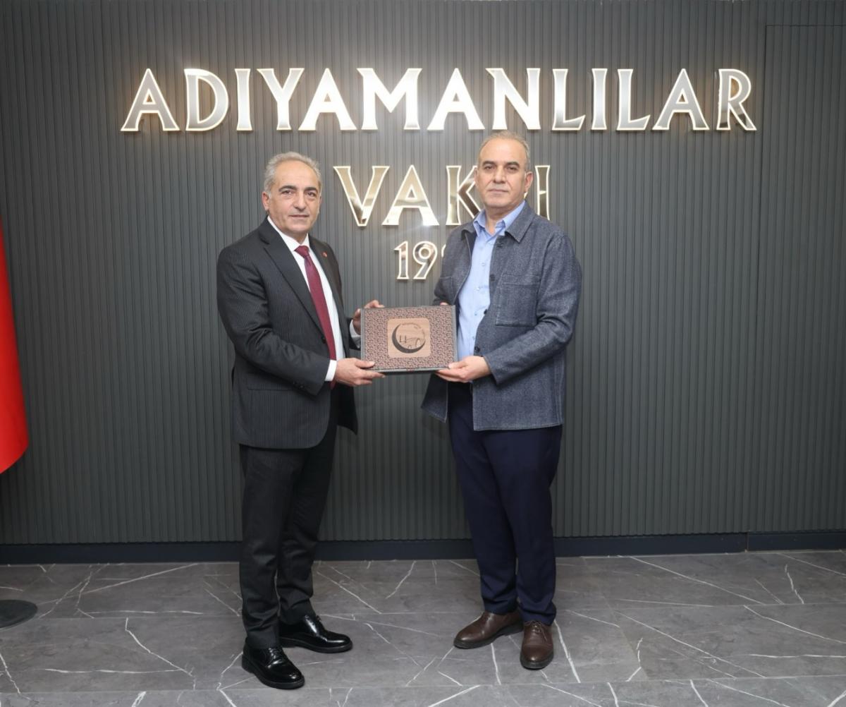 Saadet Partisi İstanbul İl Başkanı Sayın Tuğrul Yalçınkaya ve kıymetli yönetim kurulu üyelerini vakfımızda ağırladık.