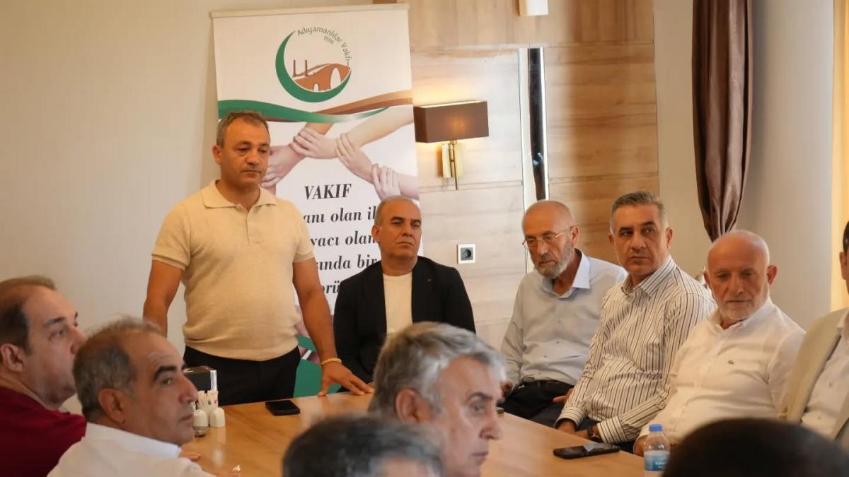 Genel Başkanımız Sayın Hasan Göksu, Mütevelli Heyet Üyelerimiz ve Yönetim Kurulu Üyelerimiz, kahvaltı programında Vakfımızın Adıyaman Şube Başkanı Sayın Osman Aydın ve yönetimiyle bir araya geldiler.