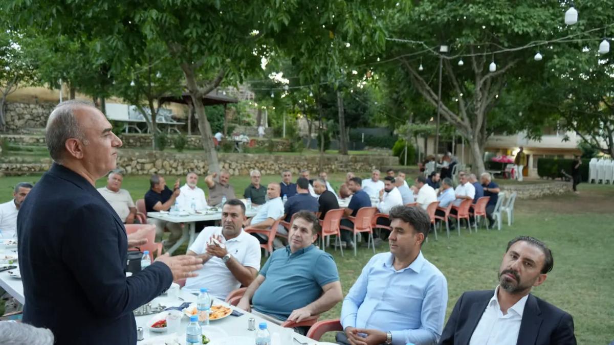 Genel Başkanımız Sayın Hasan Göksu, Mütevelli Heyet Üyelerimiz ve Yönetim Kurulu Üyelerimiz, Vakfımızın Adıyaman Şube Başkanlığı görevine atanan Sayın Osman Aydın ve yönetimiyle Adıyaman'ın Besni ilçesinde bir araya geldiler.