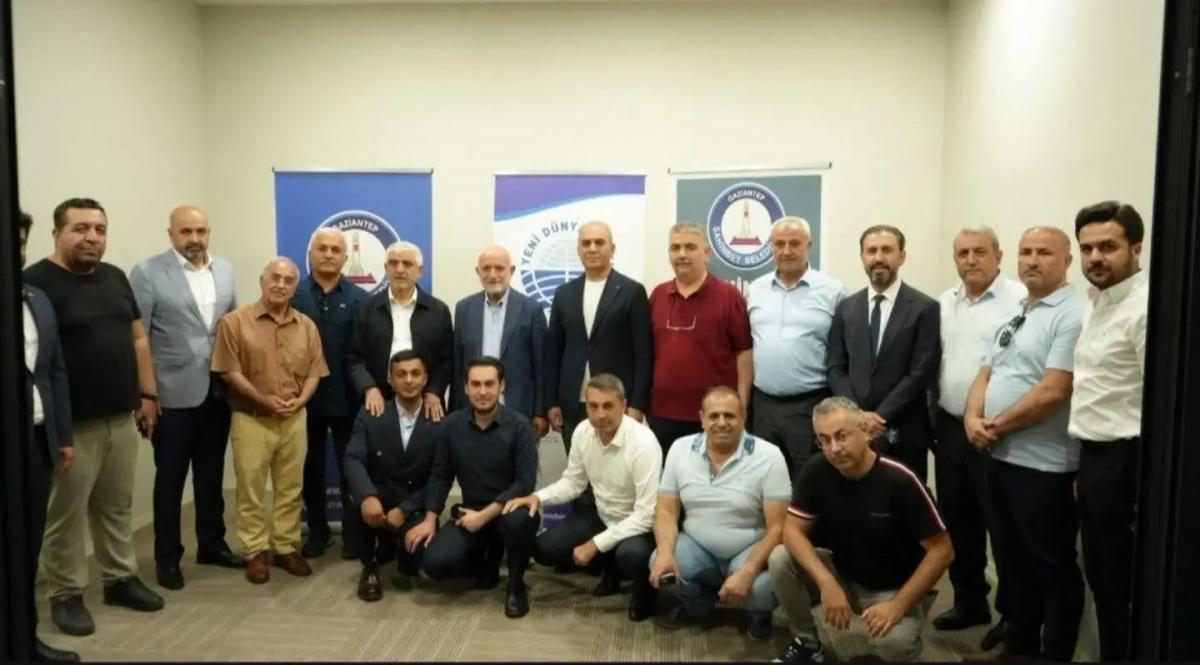 Genel Başkanımız Sayın Hasan Göksu, Mütevelli Heyet Üyelerimiz ve Yönetim Kurulu Üyelerimiz, Gaziantep ziyaretleri kapsamında kardeş vakfımız olan Yenidünya Vakfını ziyaret ettiler.