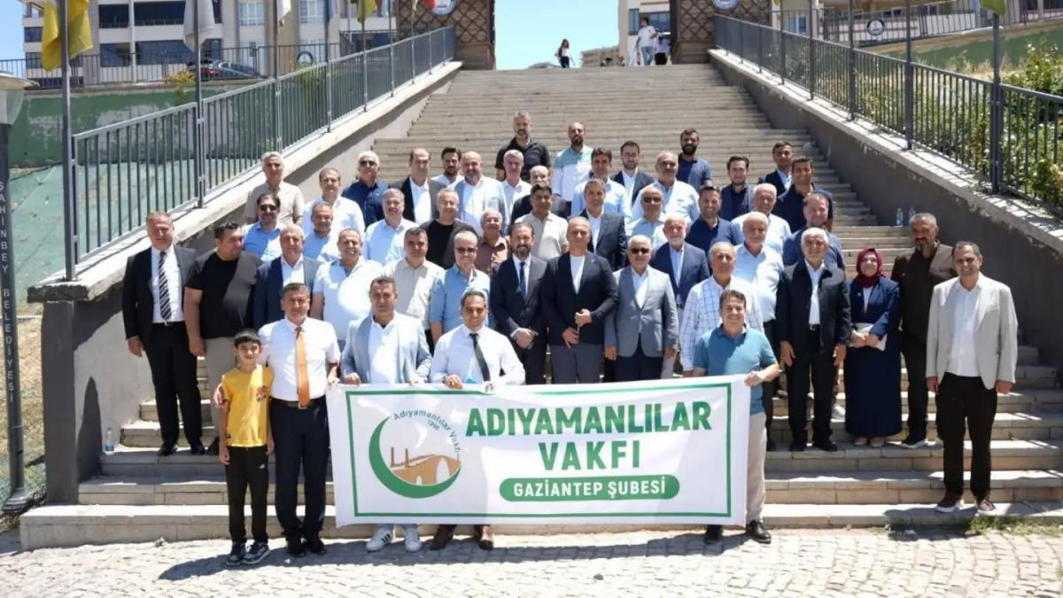 Genel Başkanımız Sayın Hasan Göksu, Mütevelli Heyet Üyelerimiz ve Yönetim Kurulu Üyelerimiz, Gaziantep Şube Başkanlığı görevine atanan Sayın Vakkas Demir ve yönetimine hayırlı olsun ziyaretinde bulunmak üzere Vakfımızın Gaziantep Şubesini ziyaret ederek Ş