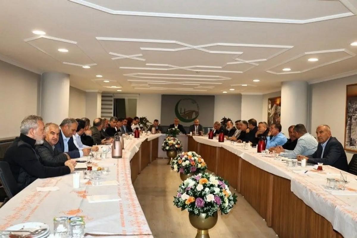Aylık Yönetim Kurulu Toplantımızı, Genel Başkanımız Sayın Hasan Hüseyin Göksu’nun riyasetinde gerçekleştirdik.